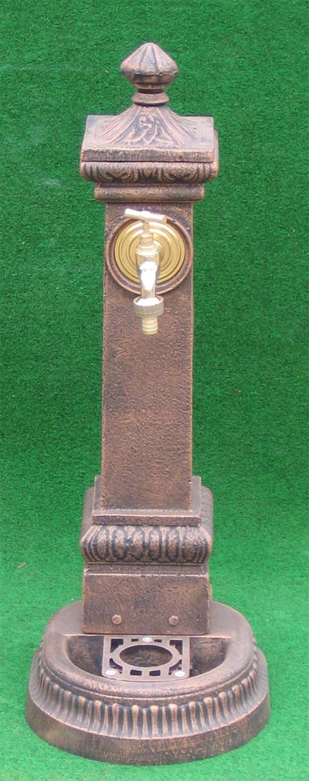 Standbrunnen, Wasserstelle, Gartenbrunnen mit Wasserhahn ...